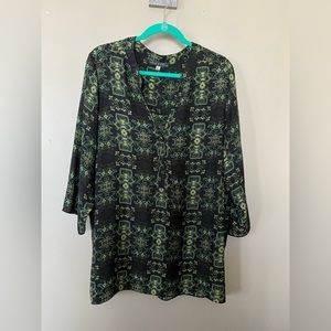 Flouncy, shirt with side slits